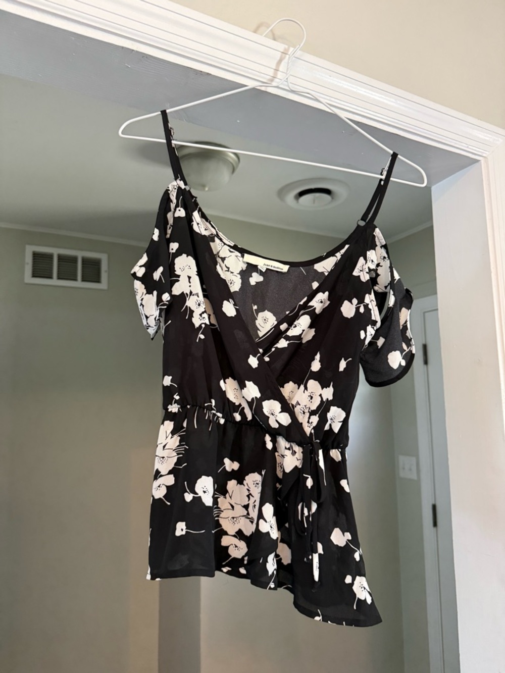 june & hudson Black and White Floral Cold-Shoulder Top XS